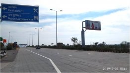 AGRA TOLL TO TAJ MEDIAN, Yamuna Expressway