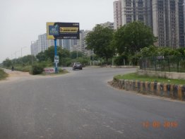 UNIPOLE AT Paramount Round About Gaur City to Surajpur, Noida