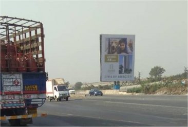 At Mankoli Naka Facing Bhiwandi, Mumbai