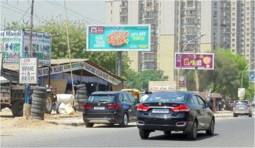 Before Galleria Market towards HUDA City 1, Gurugram