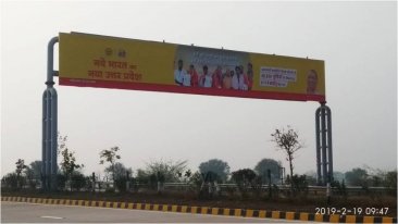 AGRA TOLL TO TAJ RHS,Yamuna Expressway