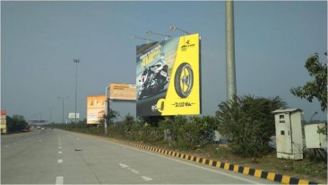 JEVER TO DELHI MEDIAN, Yamuna Expressway