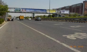 FOB At Amity Facing Noida to Greater, Noida